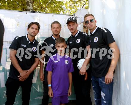 Fussball. Bundesliga. Austria Klagenfurt. Aufstiegsfeier. Mannschaftspraesentation. Julian von Haacke, Patrick Greil, Nicolas Wimmer, Ivan Saravanja,  . Klagenfurt, am 10.7.2021.
Foto: Kuess
www.qspictures.net
---
pressefotos, pressefotografie, kuess, qs, qspictures, sport, bild, bilder, bilddatenbank