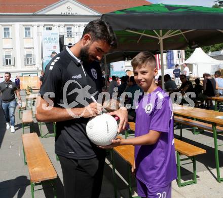 Fussball. Bundesliga. Austria Klagenfurt. Aufstiegsfeier. Mannschaftspraesentation.  Kosmas Gkezos. Klagenfurt, am 10.7.2021.
Foto: Kuess
www.qspictures.net
---
pressefotos, pressefotografie, kuess, qs, qspictures, sport, bild, bilder, bilddatenbank