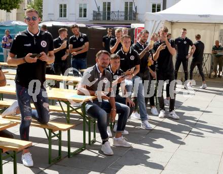 Fussball. Bundesliga. Austria Klagenfurt. Aufstiegsfeier . Mannschaftspraesentation. Ivan Saravanja, Thomas Lenuweit, Fabio Markelic, Alex Timossi Andersson. Klagenfurt, am 10.7.2021.
Foto: Kuess
www.qspictures.net
---
pressefotos, pressefotografie, kuess, qs, qspictures, sport, bild, bilder, bilddatenbank