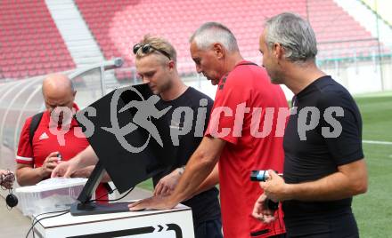 Fussball Bundesliga Testspiel Austria Klagenfurt. Test VAR. Video Assistant Referee. Trainer Peter Pacult. Klagenfurt, am 19.7.2021.
Foto: Kuess
www.qspictures.net
---
pressefotos, pressefotografie, kuess, qs, qspictures, sport, bild, bilder, bilddatenbank