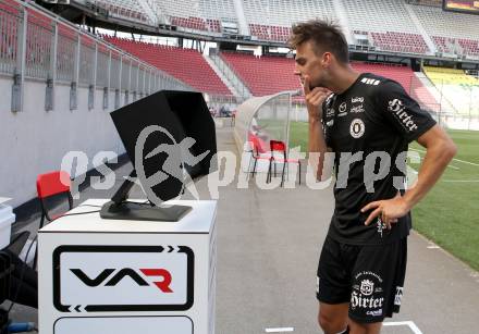 Fussball Bundesliga Testspiel Austria Klagenfurt. Test VAR. Video Assistant Referee. Thorsten Mahrer. Klagenfurt, am 19.7.2021.
Foto: Kuess
www.qspictures.net
---
pressefotos, pressefotografie, kuess, qs, qspictures, sport, bild, bilder, bilddatenbank