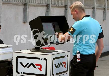 Fussball Bundesliga Testspiel Austria Klagenfurt. Test VAR. Video Assistant Referee. Schiedsrichter Thomas Froehlacher. Klagenfurt, am 19.7.2021.
Foto: Kuess
www.qspictures.net
---
pressefotos, pressefotografie, kuess, qs, qspictures, sport, bild, bilder, bilddatenbank