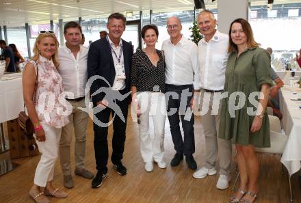 Fussball. Bundesliga. SK Austria Klagenfurt gegen WAC. Waltraud Riegler, Dietmar Riegler, Buergermeister Christian Scheider, Herbert Matschek, Harald Gaertner. Klagenfurt, am 25.7.2021.
Foto: Kuess
www.qspictures.net
---
pressefotos, pressefotografie, kuess, qs, qspictures, sport, bild, bilder, bilddatenbank