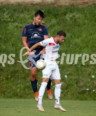 Fussball Kaerntner Liga. Maria Saal gegen Kraig.   Aleksandar Ivanovic (Maria Saal), Antonio Vavpic  (Kraig). Maria Saal, am 24.7.2021.
Foto: Kuess
---
pressefotos, pressefotografie, kuess, qs, qspictures, sport, bild, bilder, bilddatenbank