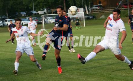 Fussball Kaerntner Liga. Maria Saal gegen Kraig. Tim Oman, Matic Zupanc  (Maria Saal), Sebastian Hertelt  (Kraig). Maria Saal, am 24.7.2021.
Foto: Kuess
---
pressefotos, pressefotografie, kuess, qs, qspictures, sport, bild, bilder, bilddatenbank