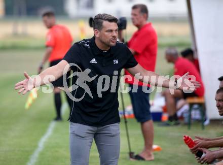 Fussball Kaerntner Liga. Maria Saal gegen Kraig.  Trainer Stefan Weitensfelder  (Kraig). Maria Saal, am 24.7.2021.
Foto: Kuess
---
pressefotos, pressefotografie, kuess, qs, qspictures, sport, bild, bilder, bilddatenbank