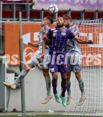 Fussball. Bundesliga. SK Austria Klagenfurt gegen WAC. Markus Pink,   (Klagenfurt), Amar Dedic, Dominik Baumgartner (WAC). Klagenfurt, am 25.7.2021.
Foto: Kuess
www.qspictures.net
---
pressefotos, pressefotografie, kuess, qs, qspictures, sport, bild, bilder, bilddatenbank