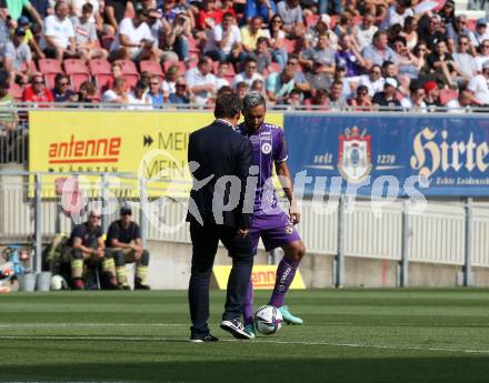 Fussball. Bundesliga. SK Austria Klagenfurt gegen WAC.  Ehrenankick Buergermeister Christian Scheider, Markus Pink. Klagenfurt, am 25.7.2021.
Foto: Kuess
www.qspictures.net
---
pressefotos, pressefotografie, kuess, qs, qspictures, sport, bild, bilder, bilddatenbank