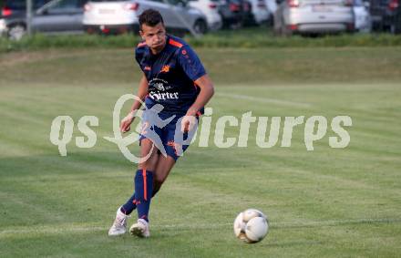 Fussball Kaerntner Liga. Maria Saal gegen Kraig.  Benjamin Lamzari  (Kraig). Maria Saal, am 24.7.2021.
Foto: Kuess
---
pressefotos, pressefotografie, kuess, qs, qspictures, sport, bild, bilder, bilddatenbank