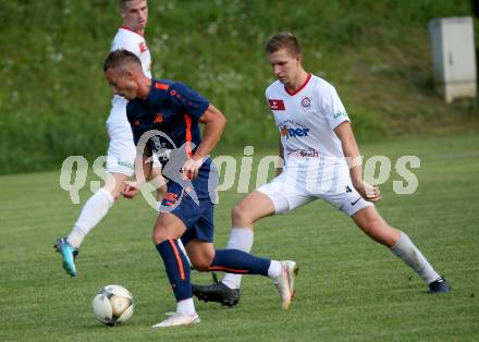 Fussball Kaerntner Liga. Maria Saal gegen Kraig.   Senad Huseinbasic (Maria Saal),  Michael Kulnik (Kraig). Maria Saal, am 24.7.2021.
Foto: Kuess
---
pressefotos, pressefotografie, kuess, qs, qspictures, sport, bild, bilder, bilddatenbank