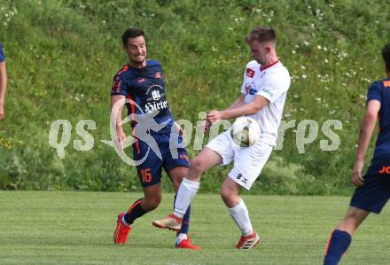 Fussball Kaerntner Liga. Maria Saal gegen Kraig. Filip Skerl (Maria Saal), Sebastian Hertelt (Kraig). Maria Saal, am 24.7.2021.
Foto: Kuess
---
pressefotos, pressefotografie, kuess, qs, qspictures, sport, bild, bilder, bilddatenbank