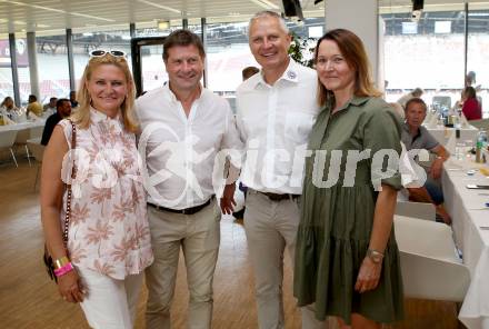 Fussball. Bundesliga. SK Austria Klagenfurt gegen WAC.  Waltraud und Dietmar Riegler, Harald Gaertner. Klagenfurt, am 25.7.2021.
Foto: Kuess
www.qspictures.net
---
pressefotos, pressefotografie, kuess, qs, qspictures, sport, bild, bilder, bilddatenbank