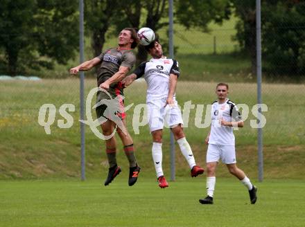 Fussball 1. Klasse B. Kleinkirchheim gegen Velden. Rafael Lax  (Kleinkirchheim),  Roland Putsche (Velden). Kleinkirchheim, am 25.7.2021.
Foto: Kuess
---
pressefotos, pressefotografie, kuess, qs, qspictures, sport, bild, bilder, bilddatenbank