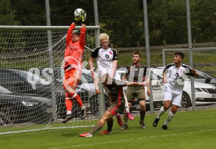 Fussball 1. Klasse B. Kleinkirchheim gegen Velden.  Thomas Pliessnig, Mario Hubert Trattler  (Kleinkirchheim),   David Male (Velden). Kleinkirchheim, am 25.7.2021.
Foto: Kuess
---
pressefotos, pressefotografie, kuess, qs, qspictures, sport, bild, bilder, bilddatenbank