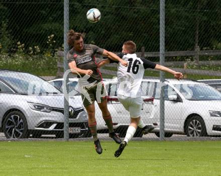 Fussball 1. Klasse B. Kleinkirchheim gegen Velden. Rafael Lax  (Kleinkirchheim),  Luca Alexander Pollanz  (Velden). Kleinkirchheim, am 25.7.2021.
Foto: Kuess
---
pressefotos, pressefotografie, kuess, qs, qspictures, sport, bild, bilder, bilddatenbank