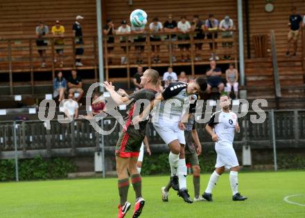 Fussball 1. Klasse B. Kleinkirchheim gegen Velden.  Mario Hubert Trattler (Kleinkirchheim), Harun Memic  (Velden). Kleinkirchheim, am 25.7.2021.
Foto: Kuess
---
pressefotos, pressefotografie, kuess, qs, qspictures, sport, bild, bilder, bilddatenbank