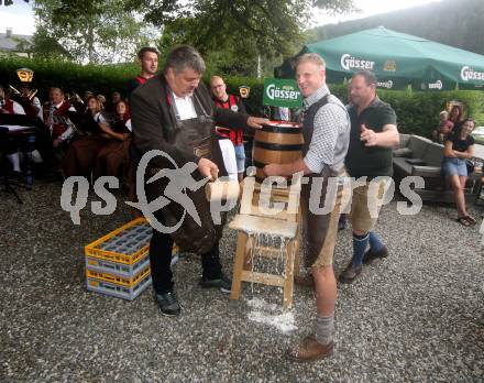 Fussball. Ehrung Martin HInteregger durch Gemeinde Sirnitz. Buergermeister Moedritscher, Martin Hinteregger. Sirnitz, am 11.7.2021.
Foto: Kuess
---
pressefotos, pressefotografie, kuess, qs, qspictures, sport, bild, bilder, bilddatenbank