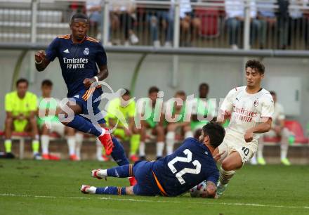 Fussball. Testspiel. Real Madrid gegen AC Milan. David Alaba, Ftancisci Roman Alarcon Suarez, (Real Madrid), Diaz Brahim  (AC Milan). Klagenfurt Woerthersee Stadion, am 8.8.2021.
Foto: Kuess
www.qspictures.net
---
pressefotos, pressefotografie, kuess, qs, qspictures, sport, bild, bilder, bilddatenbank