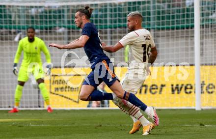 Fussball. Testspiel. Real Madrid gegen AC Milan. Gareth Bale,  (Real Madrid),  Hernandez Theo (AC Milan). Klagenfurt Woerthersee Stadion, am 8.8.2021.
Foto: Kuess
www.qspictures.net
---
pressefotos, pressefotografie, kuess, qs, qspictures, sport, bild, bilder, bilddatenbank