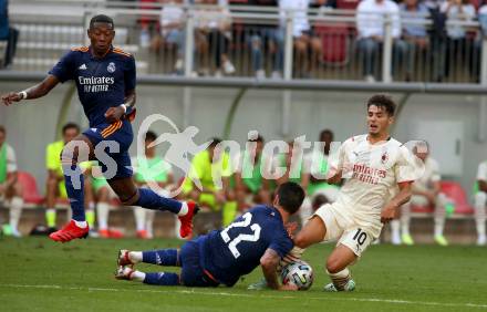 Fussball. Testspiel. Real Madrid gegen AC Milan. David Alaba, Ftancisci Roman Alarcon Suarez, (Real Madrid), Diaz Brahim  (AC Milan). Klagenfurt Woerthersee Stadion, am 8.8.2021.
Foto: Kuess
www.qspictures.net
---
pressefotos, pressefotografie, kuess, qs, qspictures, sport, bild, bilder, bilddatenbank