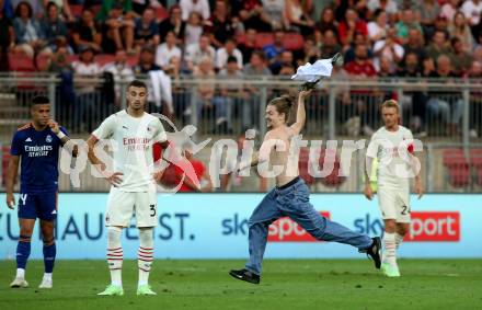 Fussball. Testspiel. Real Madrid gegen AC Milan. Flitzer. Klagenfurt Woerthersee Stadion, am 8.8.2021.
Foto: Kuess
www.qspictures.net
---
pressefotos, pressefotografie, kuess, qs, qspictures, sport, bild, bilder, bilddatenbank