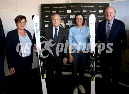 Fussball. Testspiel. Real Madrid gegen AC Milan. Beate Prettner, Praesident Real Madrid Florentino Perez, Elisabeth Koestinger,  Praesident AC Milan Paolo Scaroni. Klagenfurt Woerthersee Stadion, am 8.8.2021.
Foto: Kuess
www.qspictures.net
---
pressefotos, pressefotografie, kuess, qs, qspictures, sport, bild, bilder, bilddatenbank