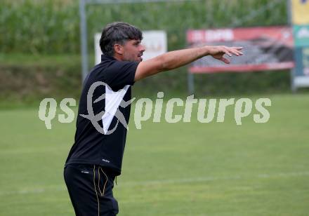 Frauenfussball. Kaerntner Frauen Liga. SK Austria Klagenfurt gegen SG ATUS Ferlach/DSG Ferlach. Trainer Adnan Karic  (Klagenfurt). Koettmannsdorf, am 8.8.2021.
Foto: Kuess
www.qspictures.net
---
pressefotos, pressefotografie, kuess, qs, qspictures, sport, bild, bilder, bilddatenbank