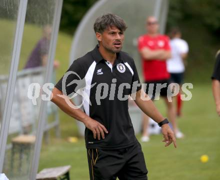 Frauenfussball. Kaerntner Frauen Liga. SK Austria Klagenfurt gegen SG ATUS Ferlach/DSG Ferlach.  Trainer Adnan Karic  (Klagenfurt). Koettmannsdorf, am 8.8.2021.
Foto: Kuess
www.qspictures.net
---
pressefotos, pressefotografie, kuess, qs, qspictures, sport, bild, bilder, bilddatenbank