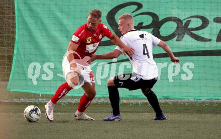 Fussball Regionalliga. SV Spittal gegen Gurten. Adnan Hajdarevic (Spittal),  Jakob Kreuzer (Gurten). Spittal, 6.8.2021.
Fotos: Kuess
---
pressefotos, pressefotografie, kuess, qs, qspictures, sport, bild, bilder, bilddatenbank