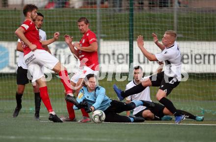 Fussball Regionalliga. SV Spittal gegen Gurten. Aric Leon Haimburger (Spittal),  Tobias Schott (Gurten). Spittal, 6.8.2021.
Fotos: Kuess
---
pressefotos, pressefotografie, kuess, qs, qspictures, sport, bild, bilder, bilddatenbank