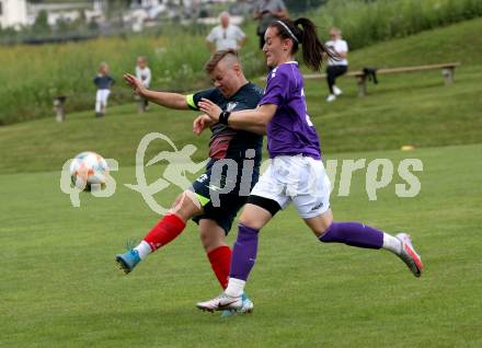 Frauenfussball. Kaerntner Frauen Liga. SK Austria Klagenfurt gegen SG ATUS Ferlach/DSG Ferlach.  Anja Veratschnig (Klagenfurt), Michelle Schmautz (SG ATUS Ferlach/DSG Ferlach). Koettmannsdorf, am 8.8.2021.
Foto: Kuess
www.qspictures.net
---
pressefotos, pressefotografie, kuess, qs, qspictures, sport, bild, bilder, bilddatenbank