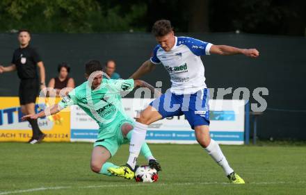 Fussball. Regionallliga. Treibach gegen ATSV Stadl-Paura.  Philipp Hoeberl  (Treibach),  Oualid Bouchalga (ATSV Stadl-Paura). Treibach, am 10.8.2021.
Foto: Kuess
www.qspictures.net
---
pressefotos, pressefotografie, kuess, qs, qspictures, sport, bild, bilder, bilddatenbank