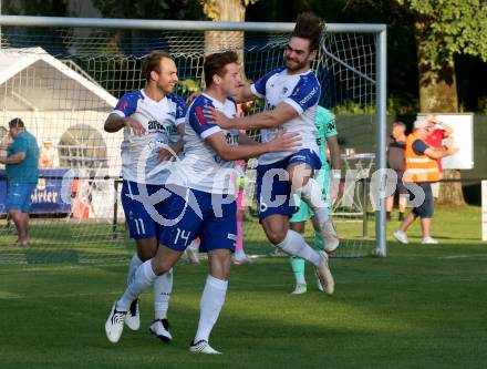 Fussball. Regionallliga. Treibach gegen ATSV Stadl-Paura.  Torjubel  Bernhard Walzl, Hanno Ulrich Wachernig , Moritz Leitner,  (Treibach). Treibach, am 10.8.2021.
Foto: Kuess
www.qspictures.net
---
pressefotos, pressefotografie, kuess, qs, qspictures, sport, bild, bilder, bilddatenbank