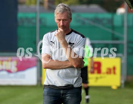 Fussball Kaerntner Liga. Bleiburg gegen St. Michael/Bl.. Trainer Andreas Eberhard (Bleiburg). Bleiburg, am 14.8.2021.
Foto: Kuess
---
pressefotos, pressefotografie, kuess, qs, qspictures, sport, bild, bilder, bilddatenbank