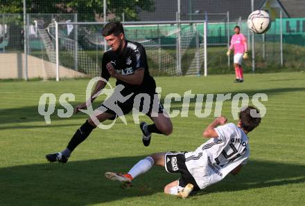 Fussball Kaerntner Liga. Bleiburg gegen St. Michael/Bl.. Christopher Knauder  (Bleiburg),  Amar Joldic  (St. Michael/Bl.). Bleiburg, am 14.8.2021.
Foto: Kuess
---
pressefotos, pressefotografie, kuess, qs, qspictures, sport, bild, bilder, bilddatenbank