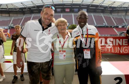 Kaernten laeuft. Michael Kummerer mit Mutter,  James Mburugu. Velden, am 22.8.2021.
Foto: Kuess
---
pressefotos, pressefotografie, kuess, qs, qspictures, sport, bild, bilder, bilddatenbank