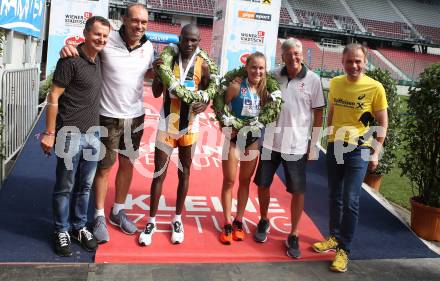 Kaernten laeuft. Michael Kummerer,  James Mburugu, Julia Mayer, Landeshauptmann Peter Kaiser, Peter Gauper. Velden, am 22.8.2021.
Foto: Kuess
---
pressefotos, pressefotografie, kuess, qs, qspictures, sport, bild, bilder, bilddatenbank