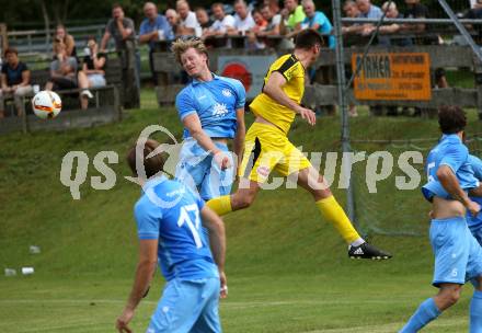 Fussball. Unterliga West. Lind gegen VSV.  Peter Rainer (Lind),  Emir Garibovic (VSV). Lind, am 21.8.2021.
Foto: Kuess
www.qspictures.net
---
pressefotos, pressefotografie, kuess, qs, qspictures, sport, bild, bilder, bilddatenbank