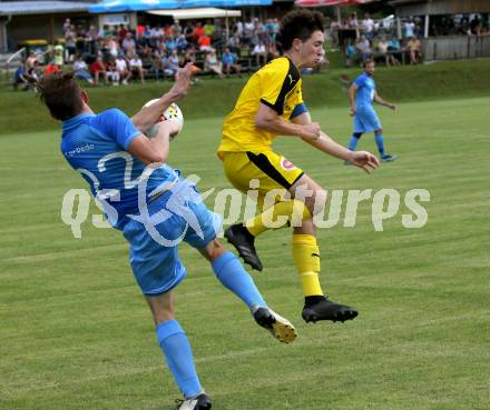 Fussball. Unterliga West. Lind gegen VSV.  Daniel Ebner  (Lind), Louis-Christo Sallfeldner   (VSV). Lind, am 21.8.2021.
Foto: Kuess
www.qspictures.net
---
pressefotos, pressefotografie, kuess, qs, qspictures, sport, bild, bilder, bilddatenbank