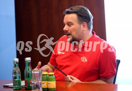 Eishockey. Bundesliga. KAC. Pressekonferenz.   Hannes Biedermann. Klagenfurt, 26.8.2021.
Foto: Kuess
www.qspictures.net
---
pressefotos, pressefotografie, kuess, qs, qspictures, sport, bild, bilder, bilddatenbank