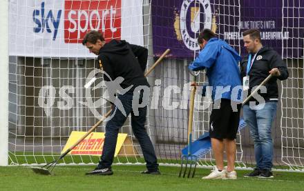 Fussball. Bundesliga. SK Austria Klagenfurt gegen WSG Tirol. Regenunterbrechung, Arbeiten am Rasen. Klagenfurt, am 28.8.2021.
Foto: Kuess
www.qspictures.net
---
pressefotos, pressefotografie, kuess, qs, qspictures, sport, bild, bilder, bilddatenbank