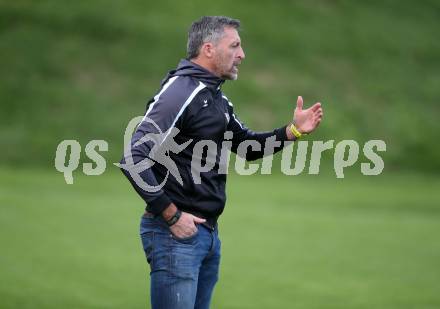 Fussball Kaerntner Liga. St. Andrae/WAC Juniors gegen Feldkirchen. Trainer  Stefan Pusterhofer (Feldkirchen). St. Andrae, am 27.8.2021.
Foto: Kuess
---
pressefotos, pressefotografie, kuess, qs, qspictures, sport, bild, bilder, bilddatenbank