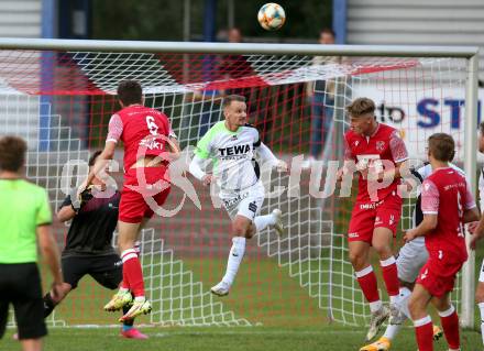 Fussball Kaerntner Liga. St. Andrae/WAC Juniors gegen Feldkirchen. Tobias Sebastian Miklau,  Paul Staudinger  (St. Andrae), Josef Hudelist  (Feldkirchen). St. Andrae, am 27.8.2021.
Foto: Kuess
---
pressefotos, pressefotografie, kuess, qs, qspictures, sport, bild, bilder, bilddatenbank