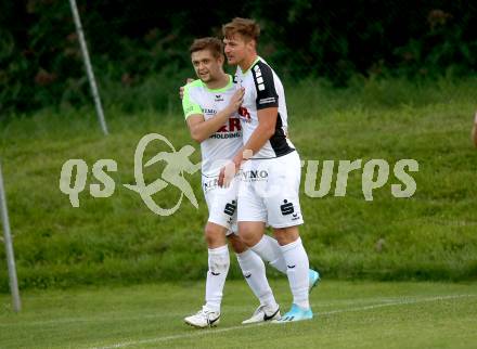 Fussball Kaerntner Liga. St. Andrae/WAC Juniors gegen Feldkirchen. Torjubel Martin Hinteregger, Sebastian Schmid (Feldkirchen). St. Andrae, am 27.8.2021.
Foto: Kuess
---
pressefotos, pressefotografie, kuess, qs, qspictures, sport, bild, bilder, bilddatenbank