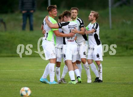 Fussball Kaerntner Liga. St. Andrae/WAC Juniors gegen Feldkirchen. Torjubel Sebastian Schmid, Kevin Alfons Bretis, Adriano Bilandzija, Martin Hinteregger, David Tamegger, (Feldkirchen). St. Andrae, am 27.8.2021.
Foto: Kuess
---
pressefotos, pressefotografie, kuess, qs, qspictures, sport, bild, bilder, bilddatenbank