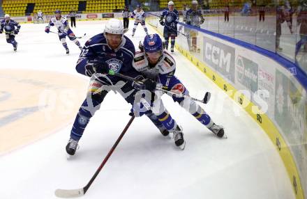 Eishockey Testspiel. EC Grand Immo VSV gegen HK Nitra.  Maximilian Rebernig, (VSV),  Ivan Svarny  (Nitra). Villach, am 31.8.2021.
Foto: Kuess
www.qspictures.net
---
pressefotos, pressefotografie, kuess, qs, qspictures, sport, bild, bilder, bilddatenbank