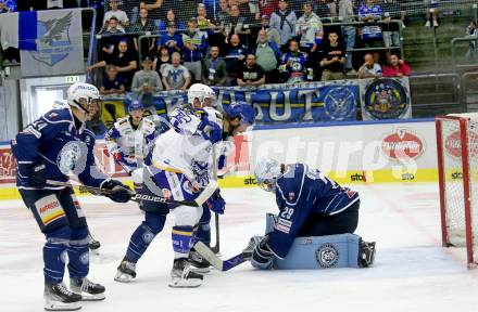 Eishockey Testspiel. EC Grand Immo VSV gegen HK Nitra. Chris Collins,   (VSV),  Matthew O Connor (Nitra). Villach, am 31.8.2021.
Foto: Kuess
www.qspictures.net
---
pressefotos, pressefotografie, kuess, qs, qspictures, sport, bild, bilder, bilddatenbank