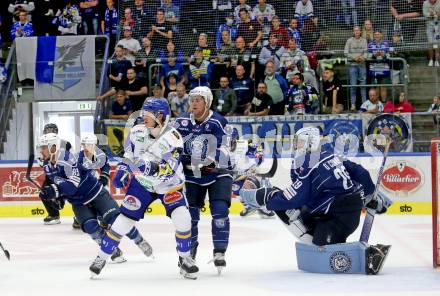 Eishockey Testspiel. EC Grand Immo VSV gegen HK Nitra.  Marco Richter,   (VSV), Samuel Socha, Matthew O Connor  (Nitra). Villach, am 31.8.2021.
Foto: Kuess
www.qspictures.net
---
pressefotos, pressefotografie, kuess, qs, qspictures, sport, bild, bilder, bilddatenbank