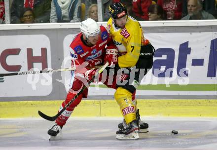 EBEL. Eishockey Bundesliga. KAC gegen	spusu Vienna Capitals. Thomas Vallant,  (KAC),  Matthew Prapavessis (Vienna Capitals). Klagenfurt, am 17.9.2021.
Foto: Kuess
www.qspictures.net

---
pressefotos, pressefotografie, kuess, qs, qspictures, sport, bild, bilder, bilddatenbank