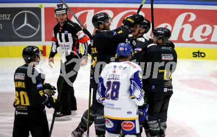 EBEL. Eishockey Bundesliga. VSV gegen HC Pustertal Woelfe. Torjubel Reece Kenneth Willcox, Simon Berger, Alex Zeccetto   (Pustertal). Villach, am 24.9.2021.
Foto: Kuess
www.qspictures.net
---
pressefotos, pressefotografie, kuess, qs, qspictures, sport, bild, bilder, bilddatenbank